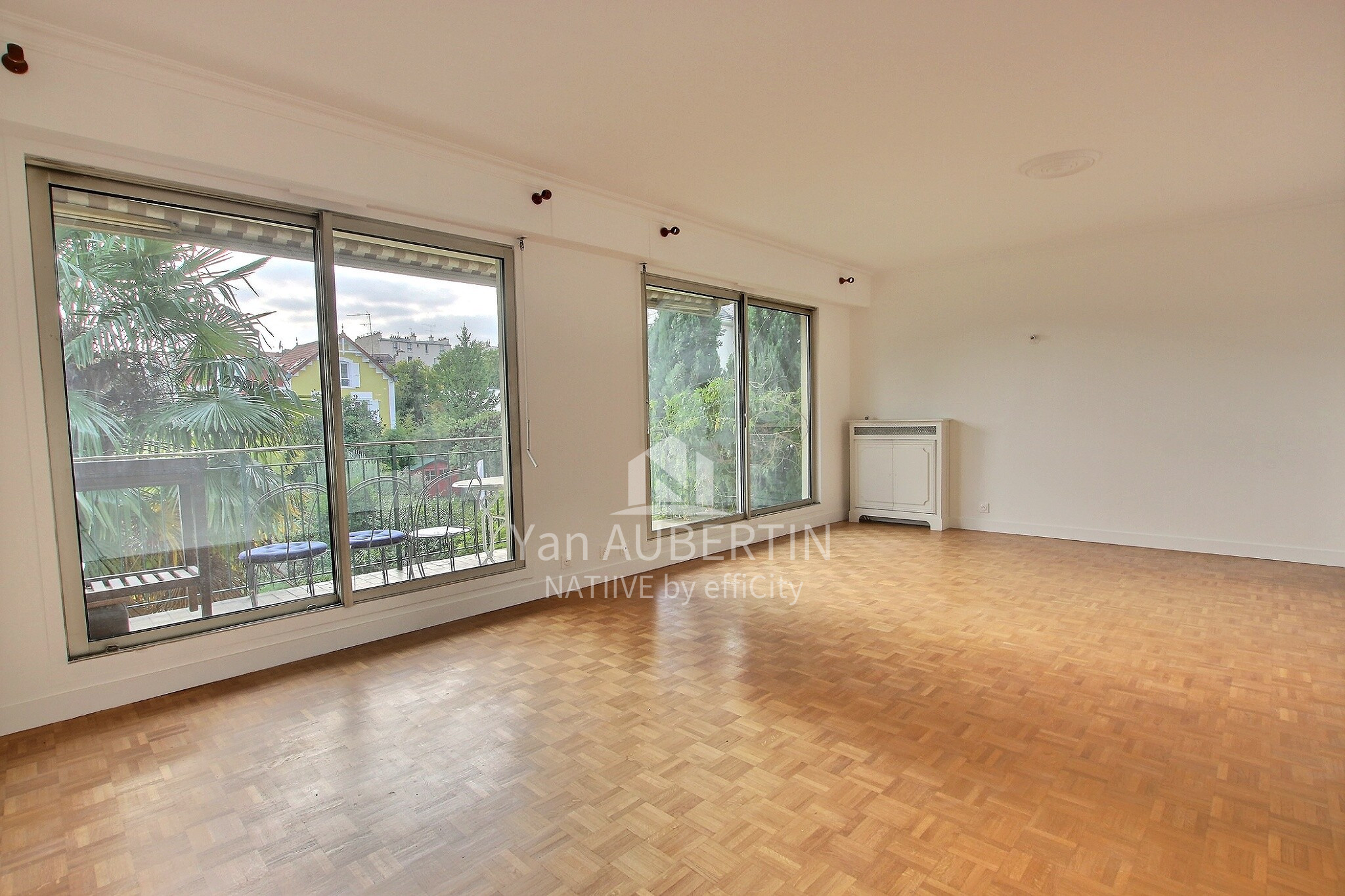 Double séjour ouvert sur le balcon et les jardins — appartement à vendre à Asnières-sur-Seine